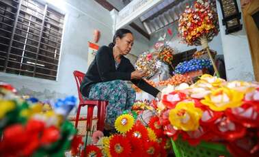 Têt coloré au village de fleurs en papier Thanh Tien, Hue