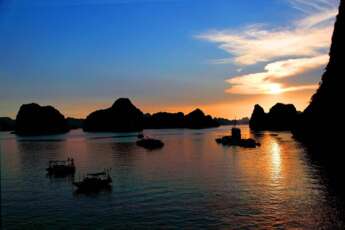 Exploration de la baie d'Ha Long en février