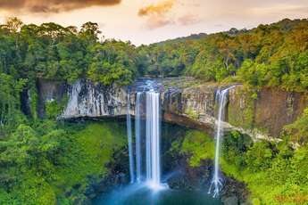 La beauté majestueuse de la cascade Hang En-K50 