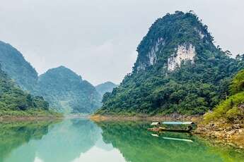 Thang Hen, le lac enchâssé dans les montagnes de Cao Bàng
