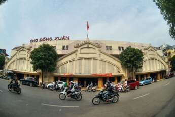 Le marché Dong Xuan, un centre commercial très fréquenté à Hanoï