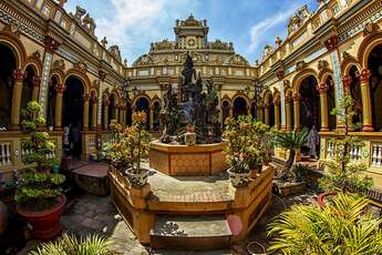 La pagode de Vinh Trang -  site célèbre de la province Tien Giang