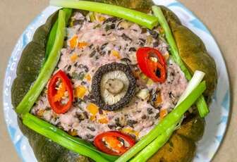 Recette de citrouille farçie à la viande et aux champignons (bí ngô nhồi thịt nấm hương)