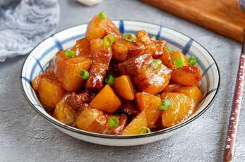 Recette du porc au caramel et au navet (Thịt lợn kho củ cải)