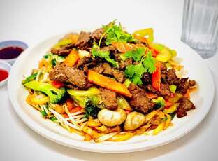 Recette du Pho sauté au bœuf "Nouilles sautées au bœuf " (Phở xào bò)
