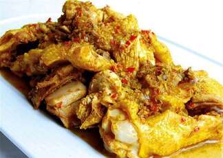 Recette du poulet sauté à la citronnelle et au piment (gà xào sả ớt)