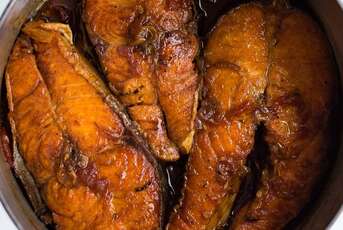 Recette du saumon mijoté au caramel (cá hồi kho tộ)