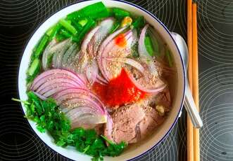Recette simple de Pho Bo, nouilles au boeuf (Phở bò đơn giản)