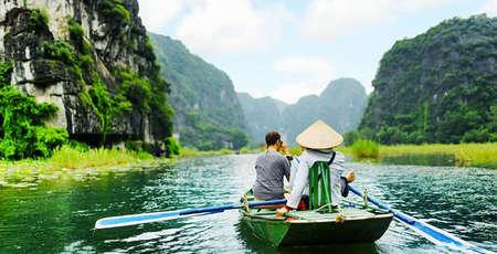 Découvrez le marché flottant unique de Tam Côc à Ninh Bình