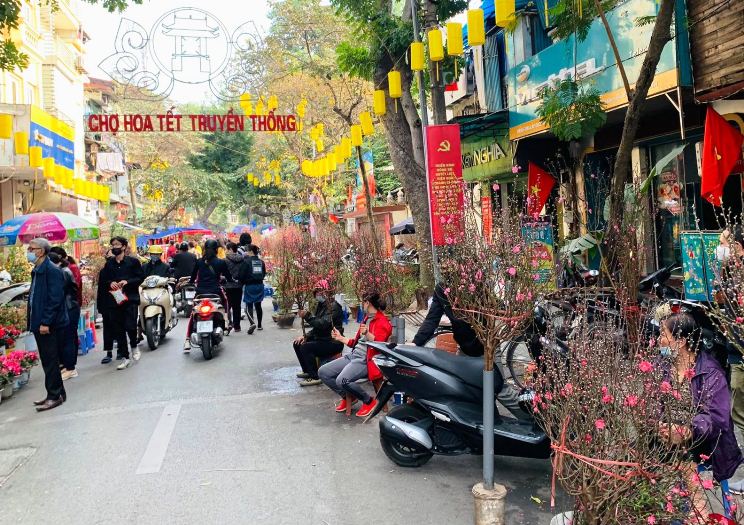 Hang Luoc, le marché du Tet coloré unique de Hanoi