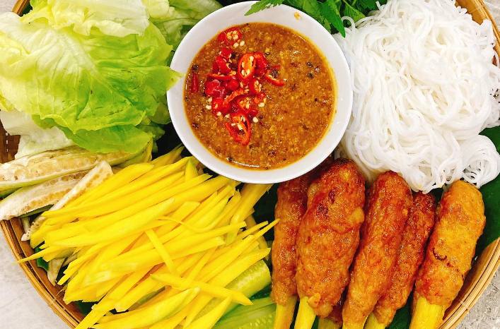 Recette de la brochette du bœuf à citronnelle (Bò cuốn thân sả)