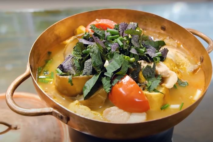 Soupe d’aubergine au tofu et à la viande 
