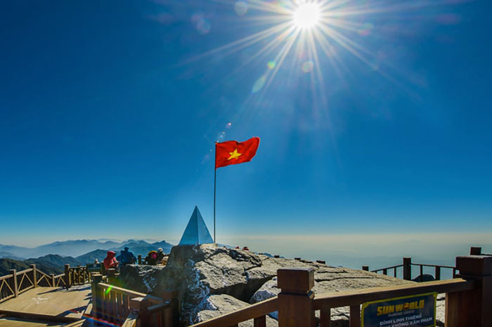 Collines, pitons, montagnes et sommets célèbres du Vietnam