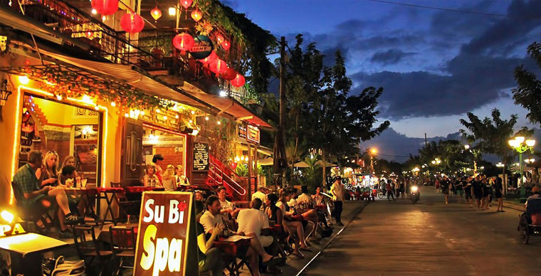 Marché nocturne de Hoi An, un lieu à visiter absolument