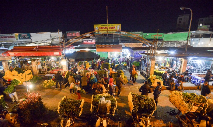 Marché nocturne aux fleurs de Quang Ba, Hanoi