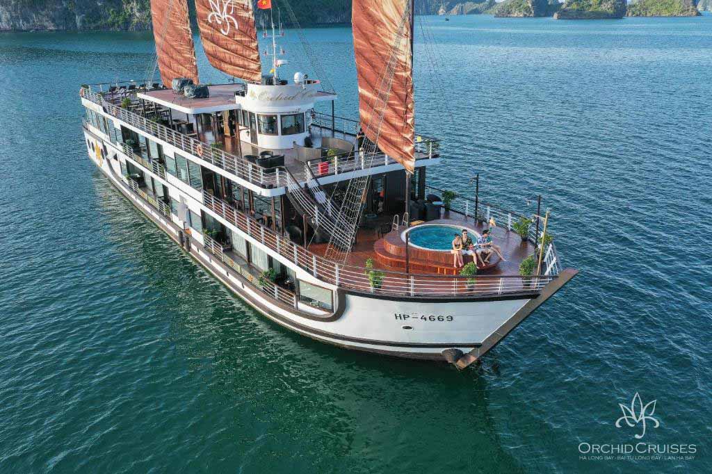 Croisière au bord de la jonque Orchid 5* à la baie d'halong et de Lan Ha