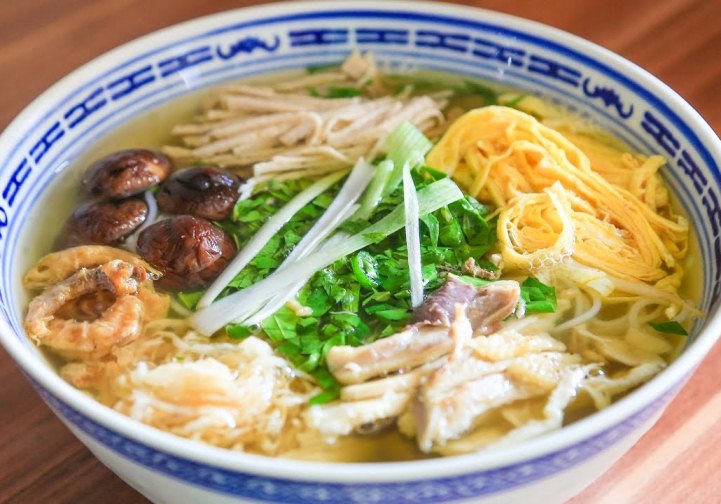 Recette du bún thang - vermicelles au bouillon de poulet, spécialité de Hanoï