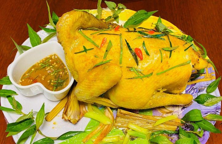 Recette du poulet bouilli à la citronnelle et feuilles de citron vert (gà hấp sả chanh)