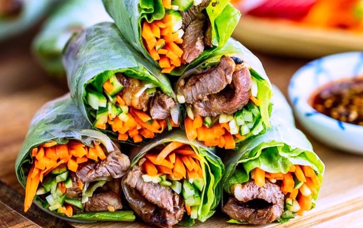 Recette de rouleau du bœuf avec feuille de moutarde (bò cuốn cải xanh)
