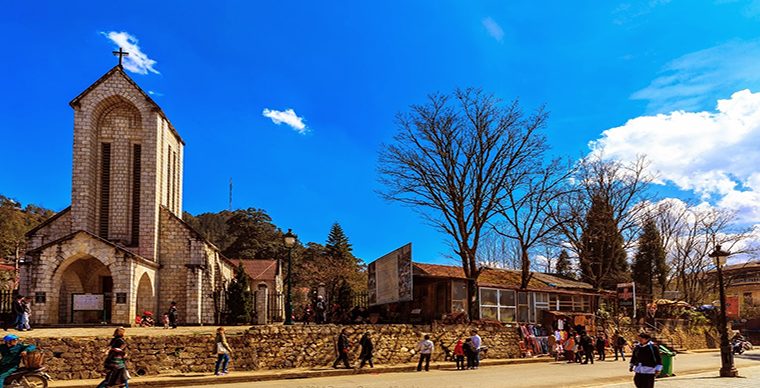 L’église de pierre de Sapa, haut lieu historique et culturel en montagne