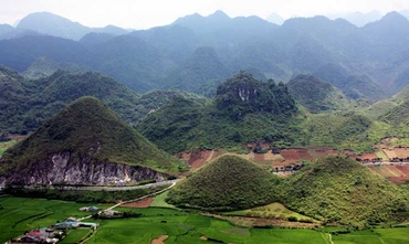 Sur les routes des Pitons calcaires